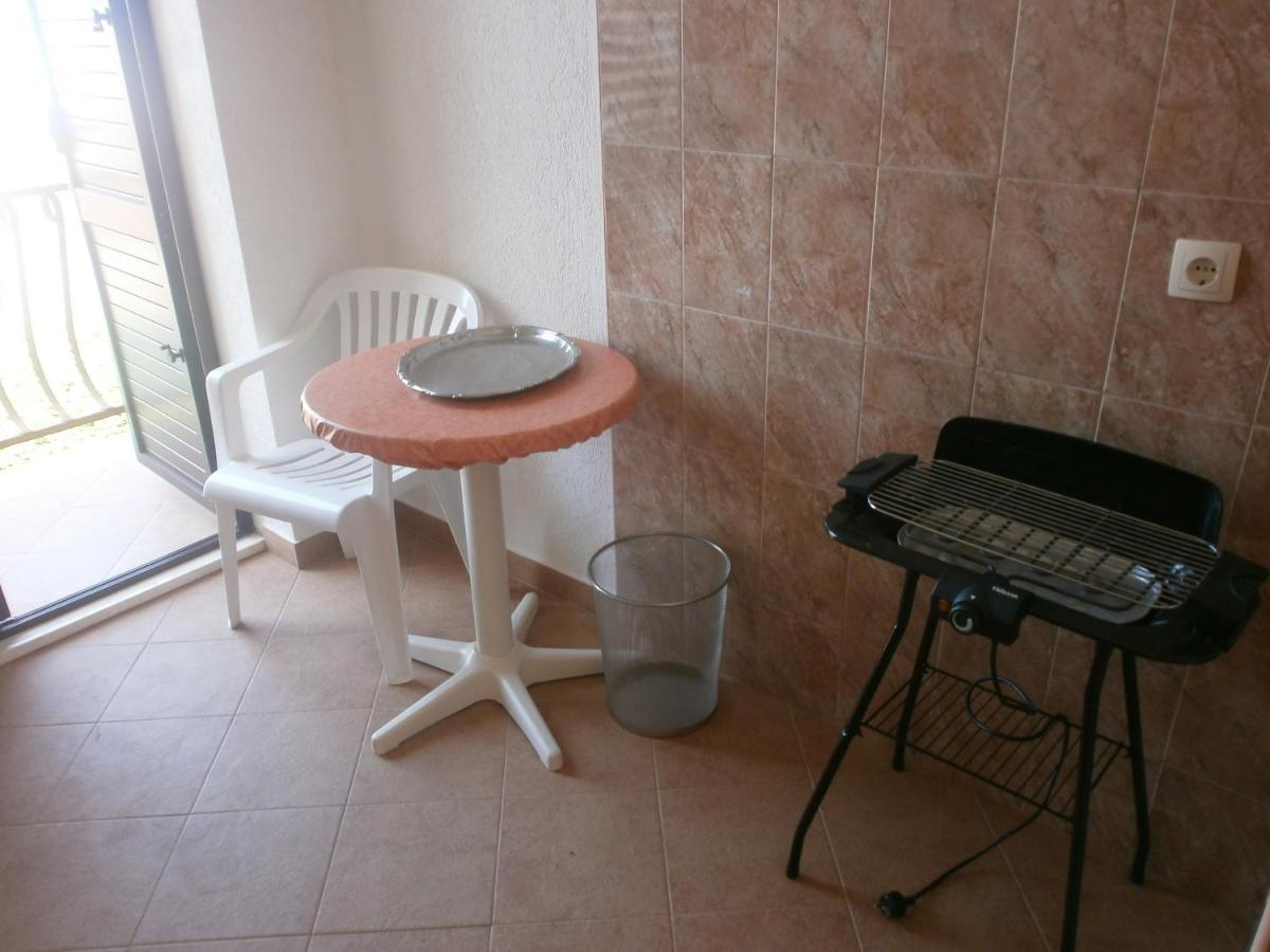 Apartments By The Sea Podgora, Makarska - 12326 Exterior foto